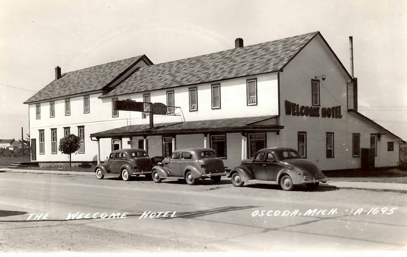 Welcome Hotel - Vintage Postcard